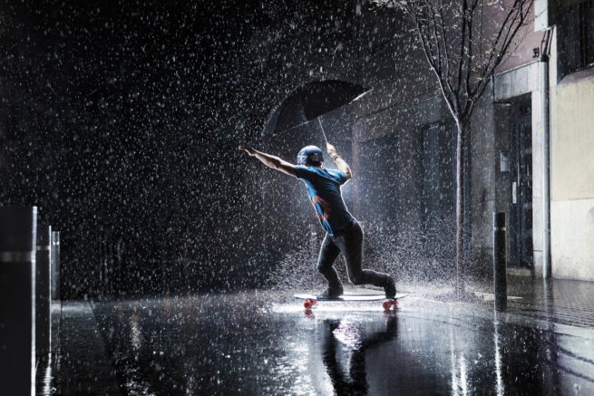 under the rain longboard skate barcelona umbrella